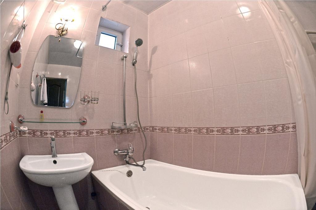 Minzifa Inn Bukhara Rom bilde